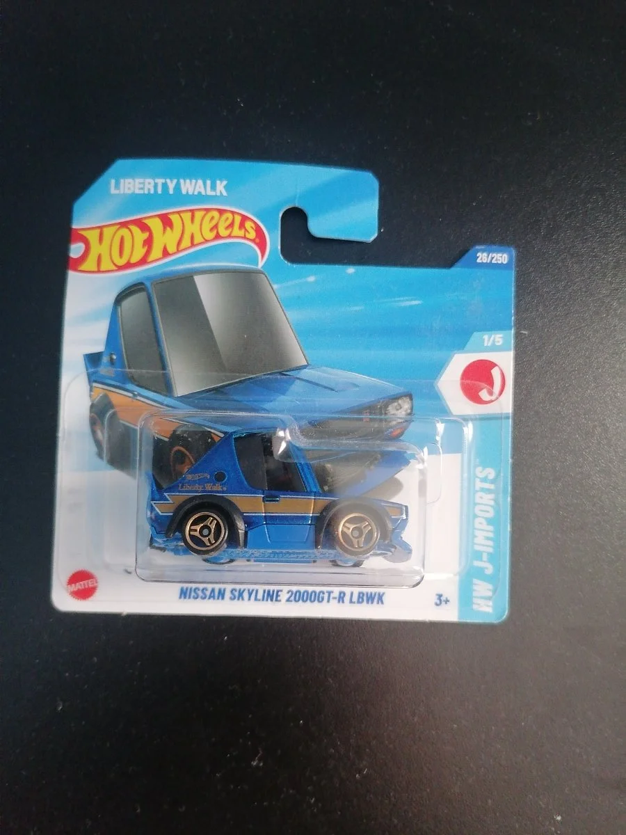 AutoArt Nissan Skyline 2000GT-R LBWK 1:64