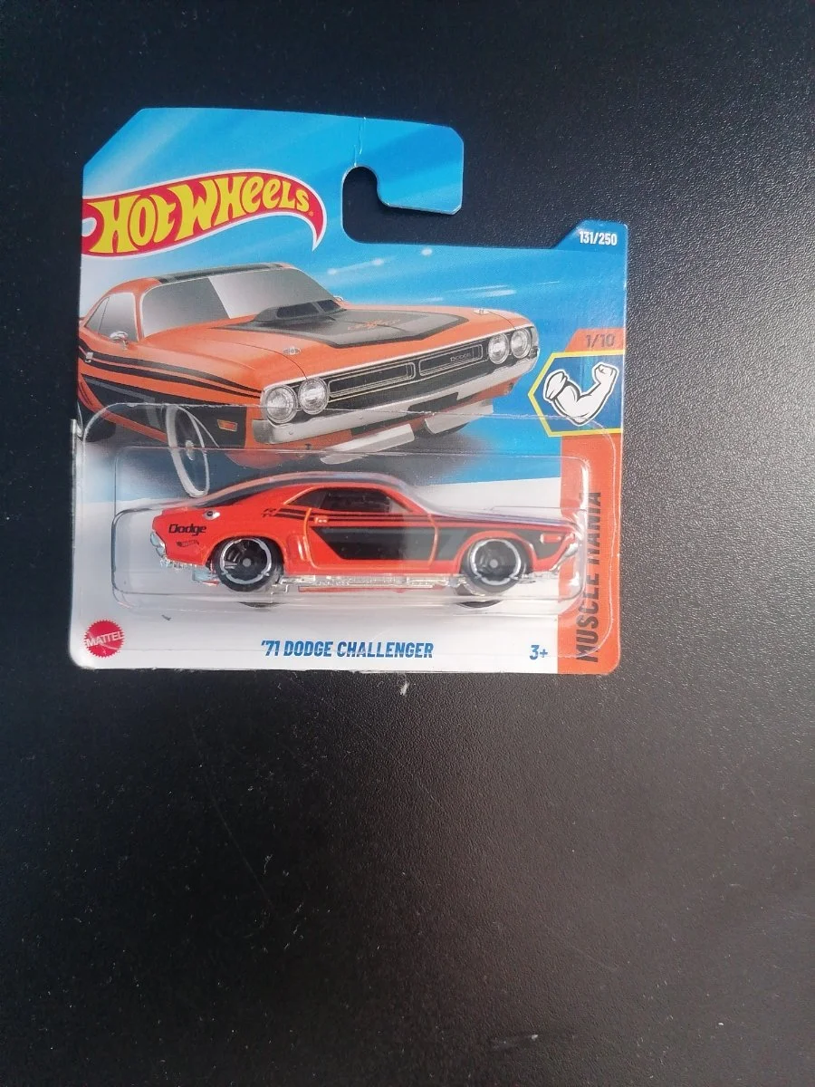AutoArt '71 Dodge Challenger 1:64