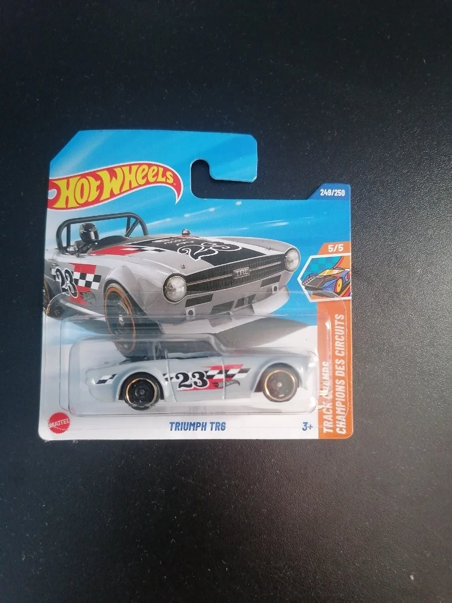 AutoArt Triumph TR6 TH 1:64