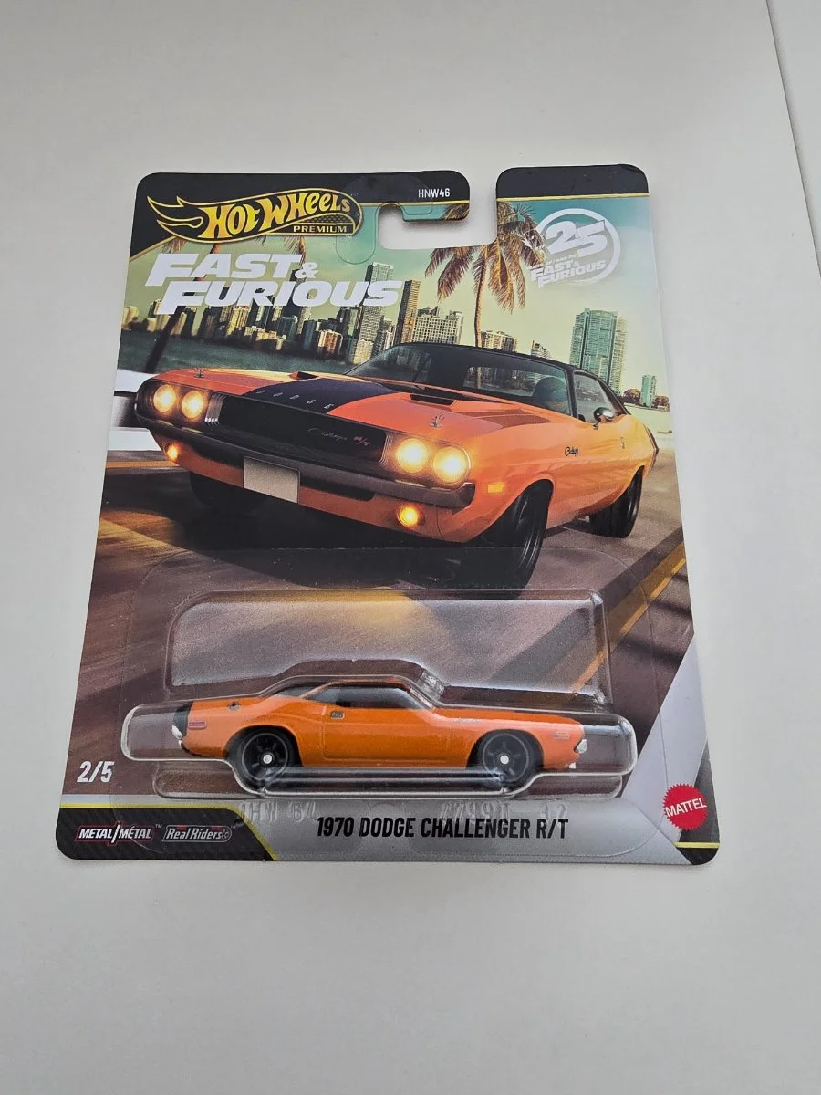 Hot Wheels 970 DODGE CHALLENGER R/T 1:64