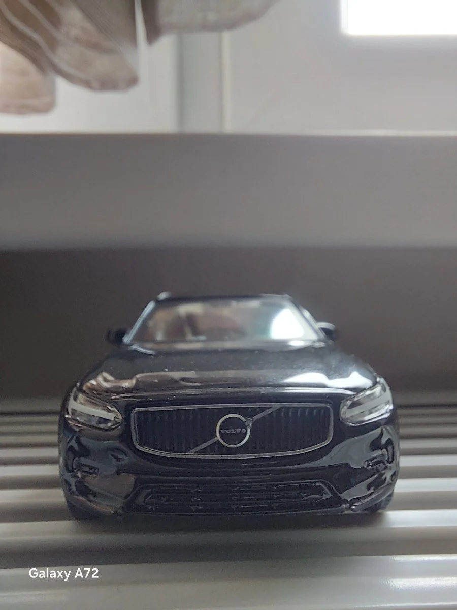 Bburago Volvo V90 Cross Country 1:43
