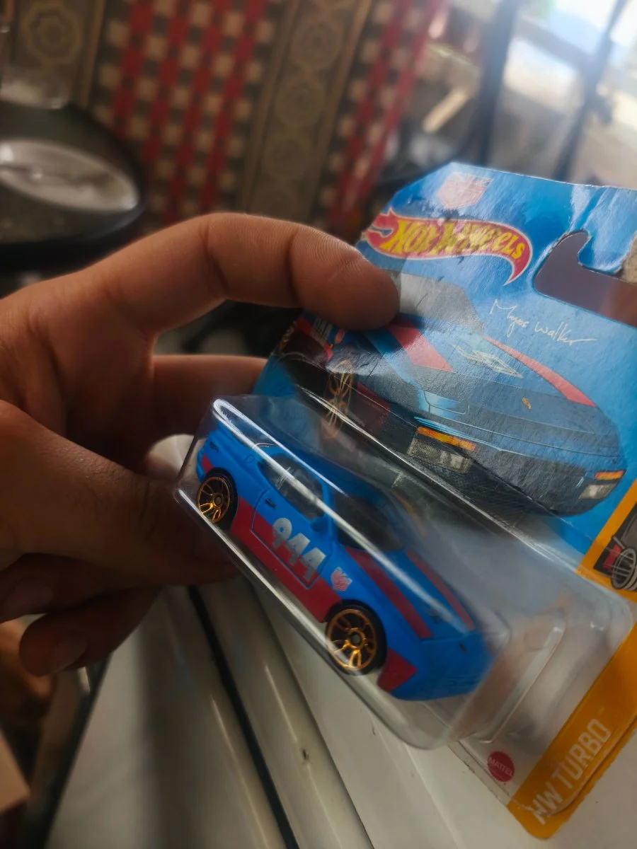 Hot Wheels Porsche 944 1:64