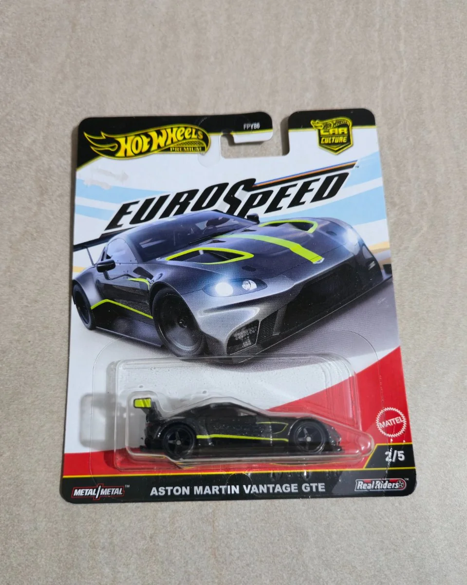 Hot Wheels Aston Martin Vantage GTE  1:64