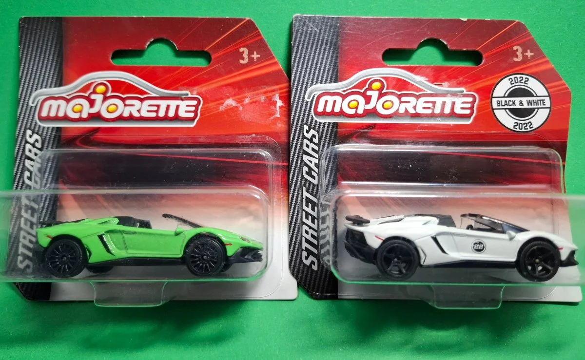 AutoArt LAMBORGHINI AVENTADOR SV ROADSTER 1:64