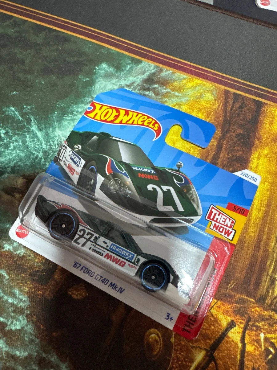 Hot Wheels 67 ford gt40 mk.IV 1:64