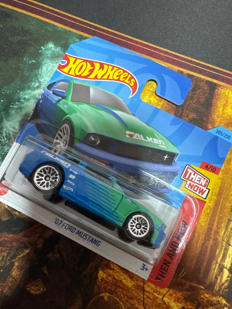 Hot Wheels 07 ford mustang 1:64