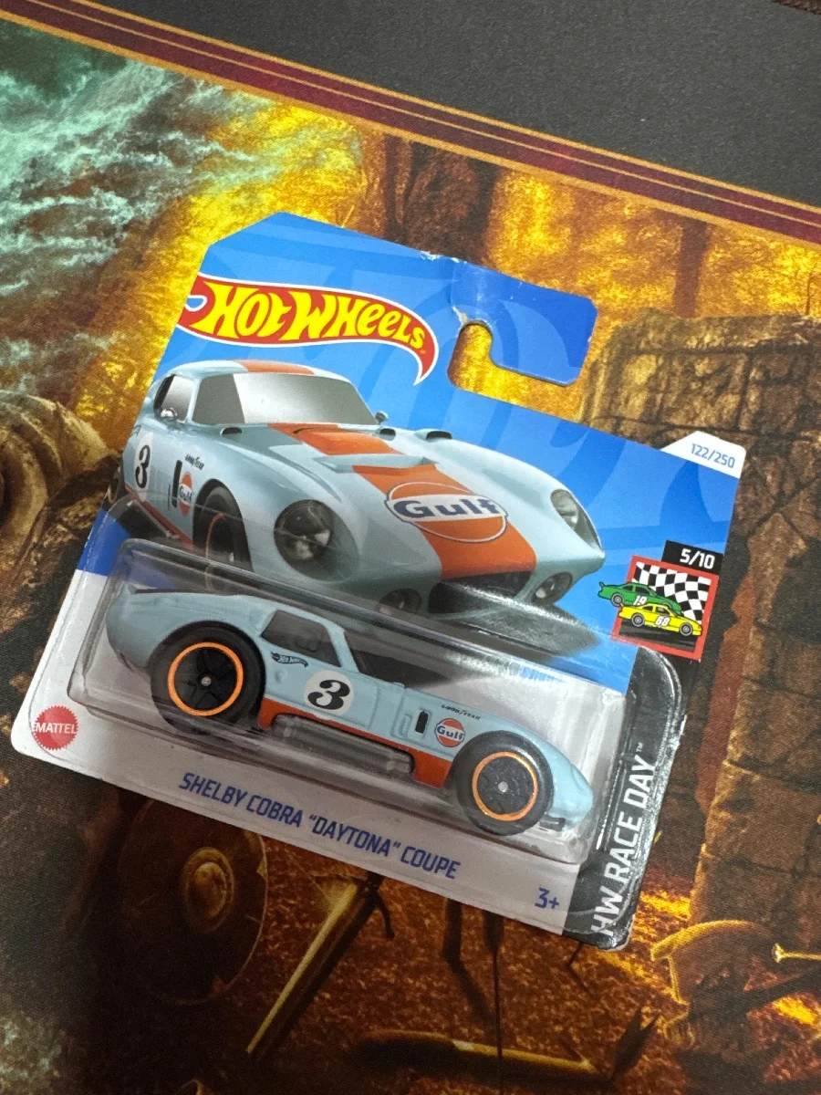 Hot Wheels shelby cobra DEYTONA COUPE 1:64