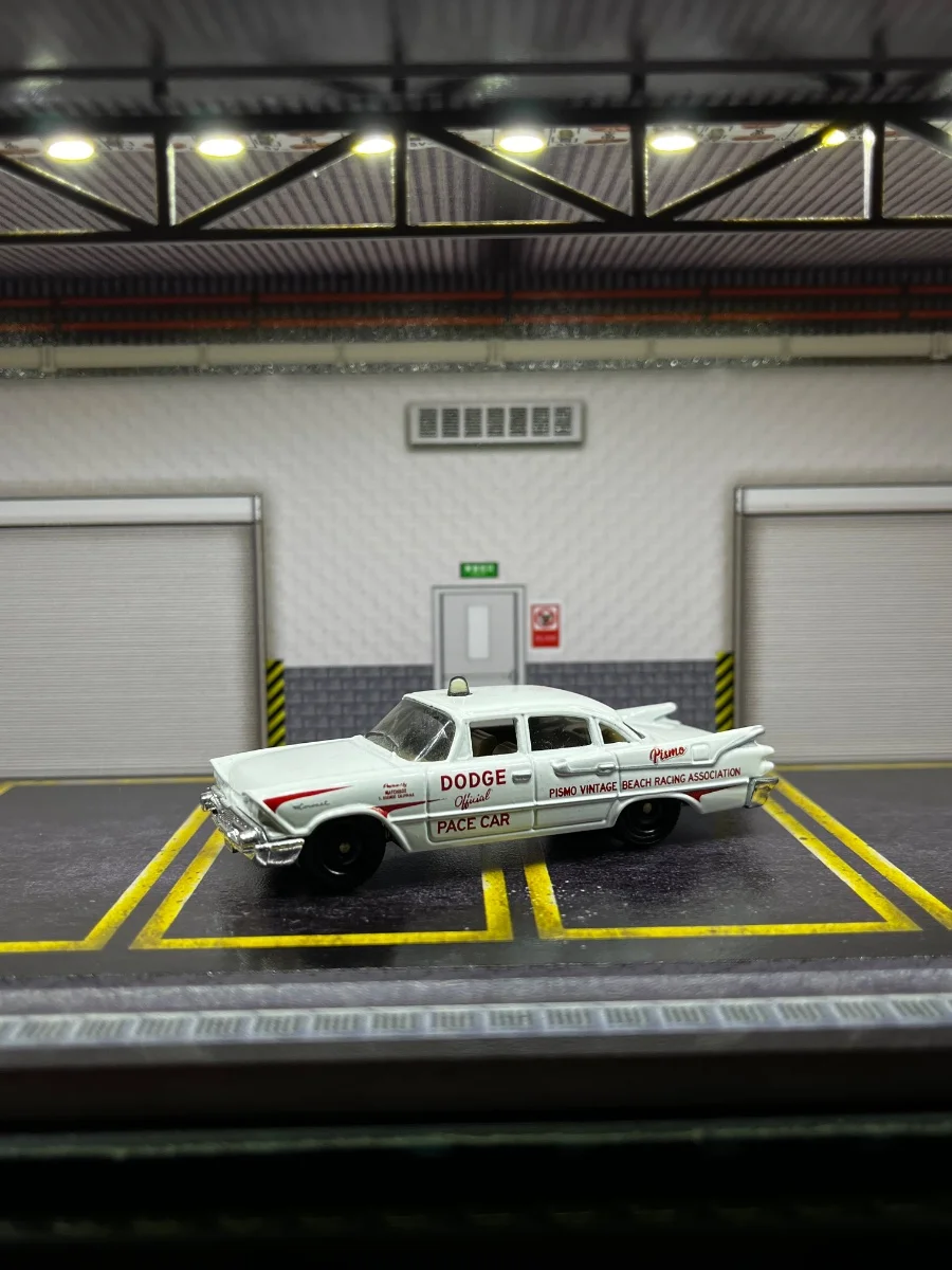 Matchbox Dodge Coronet Police  1:64