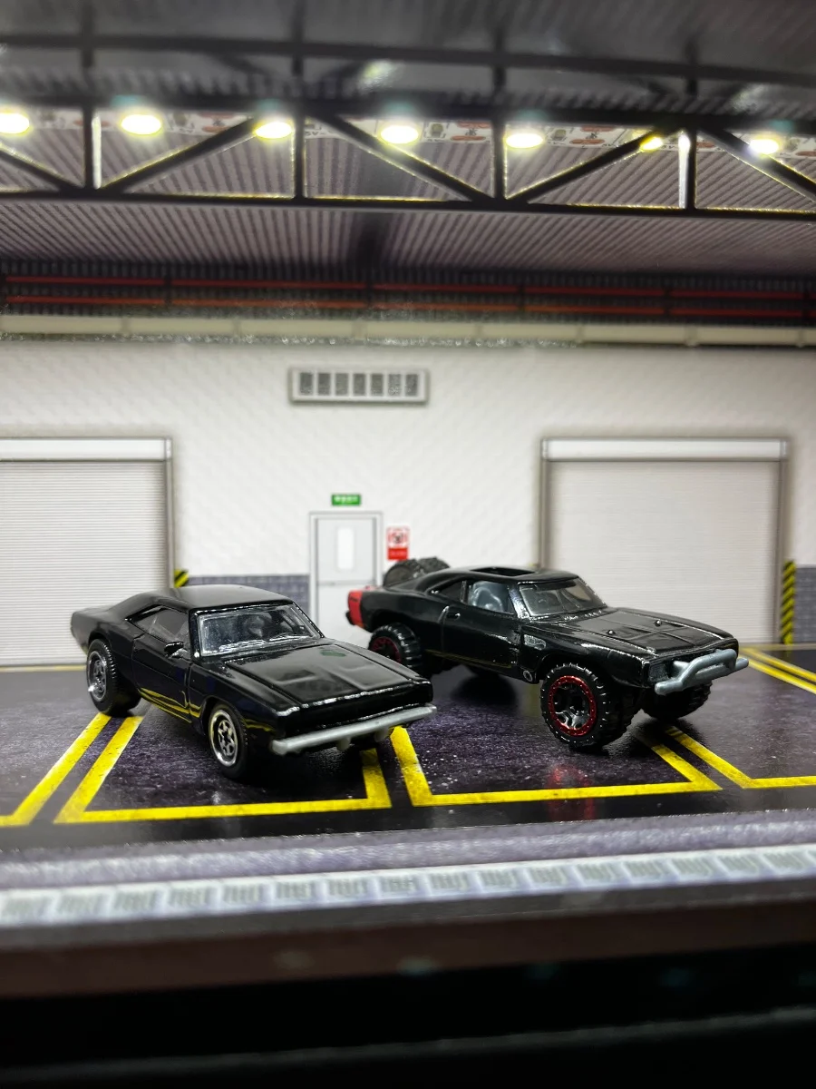 Hot Wheels Dodge Charger  1:64
