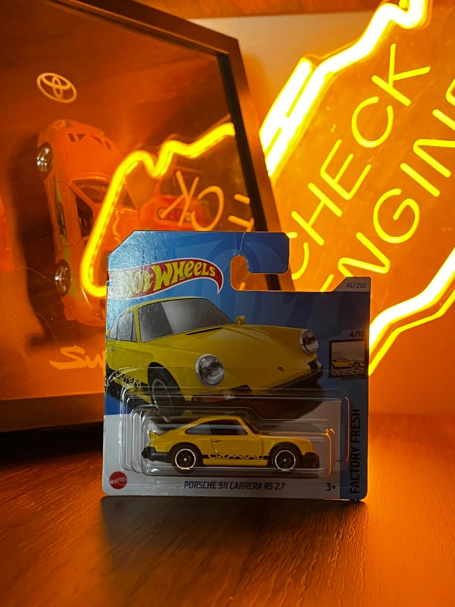 Hot Wheels Porsche 911 CARRERA RS 2.7 1:64