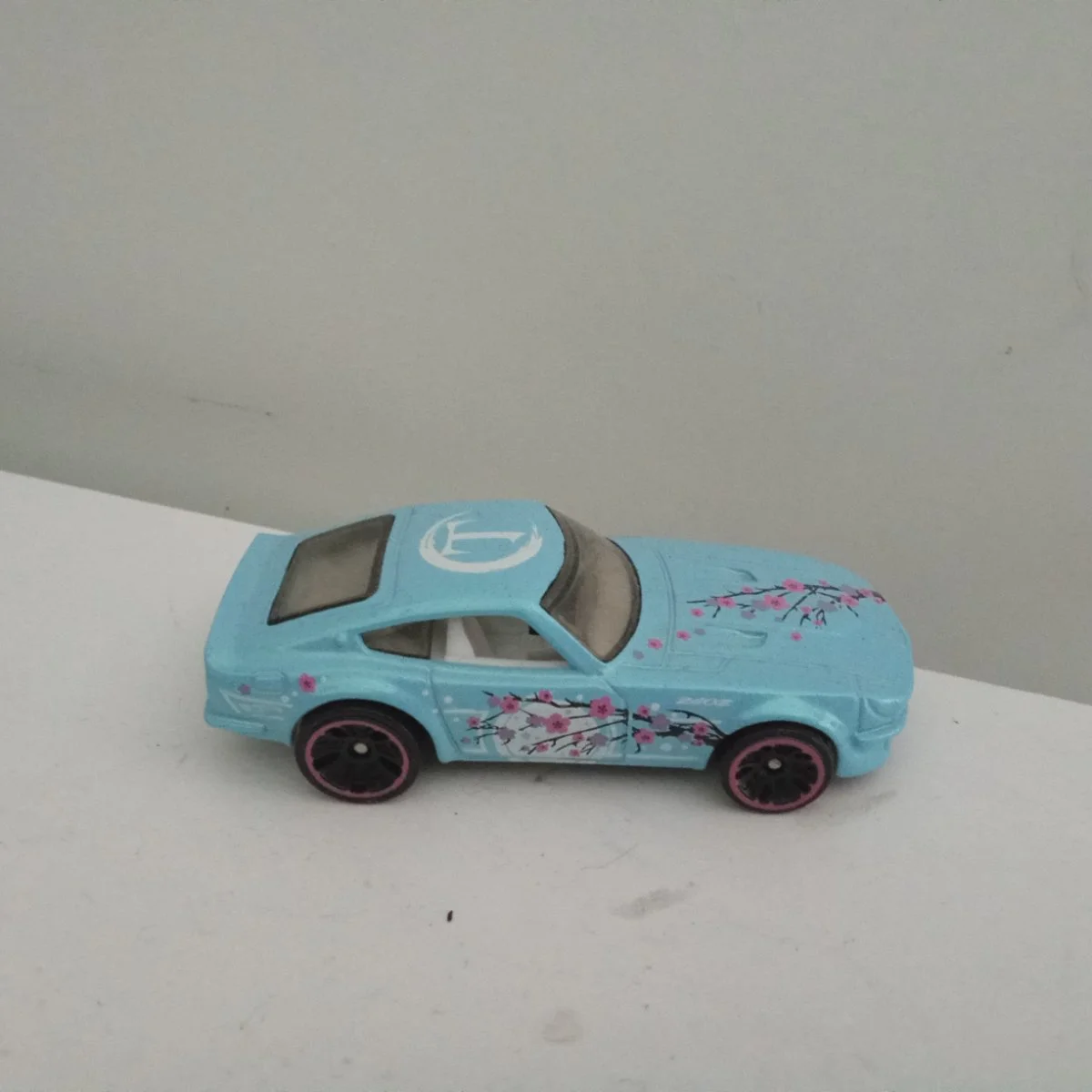 Hot Wheels Datsun 240z 1:64