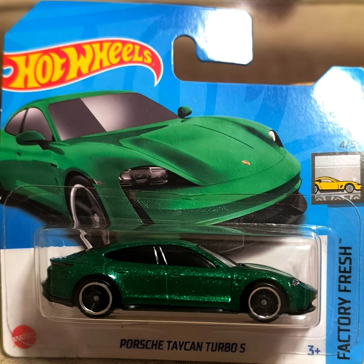 Hot Wheels Porsche Taycan Turbo S 1:64