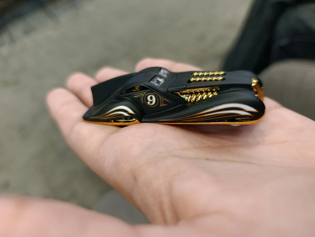 Hot Wheels SCREAMLINER model 2013 1:64
