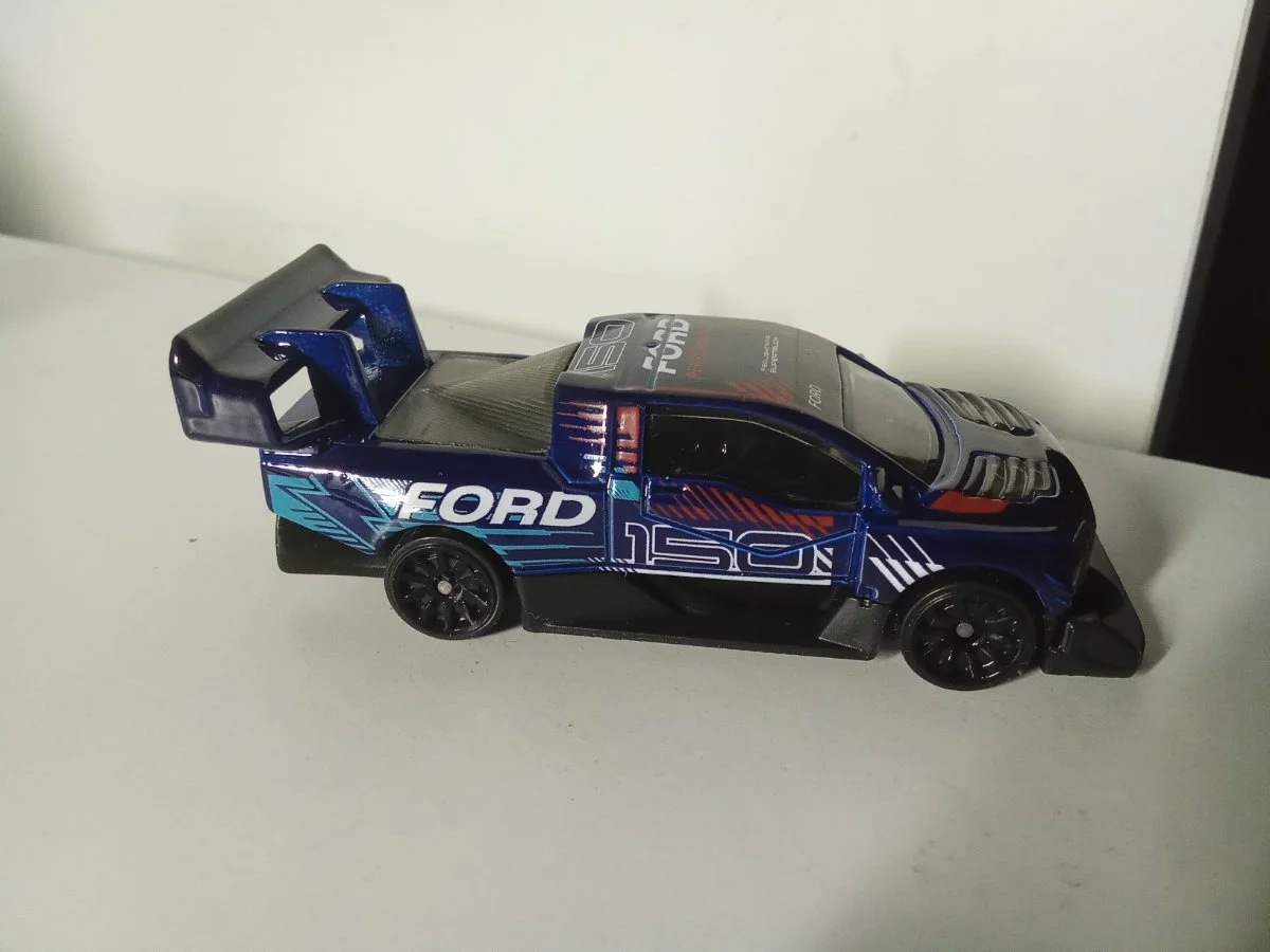 Hot Wheels Ford F150 lightning supertruck 1:64