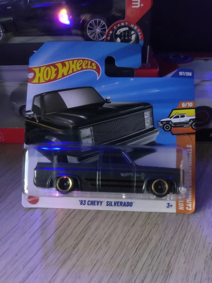 Hot Wheels 83' Chevy Silverado 1:64