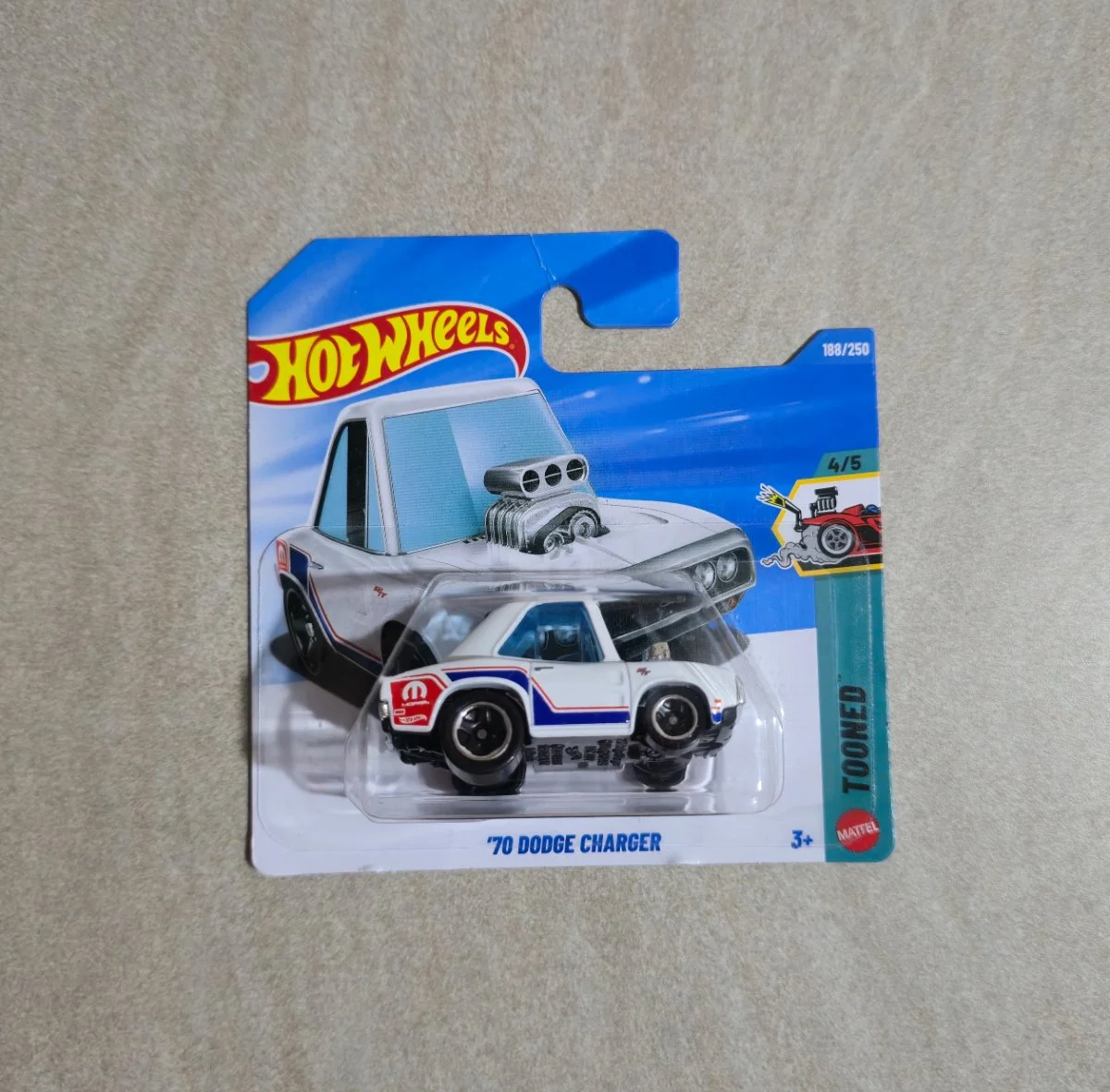Hot Wheels '70 Dodge Charger  1:64