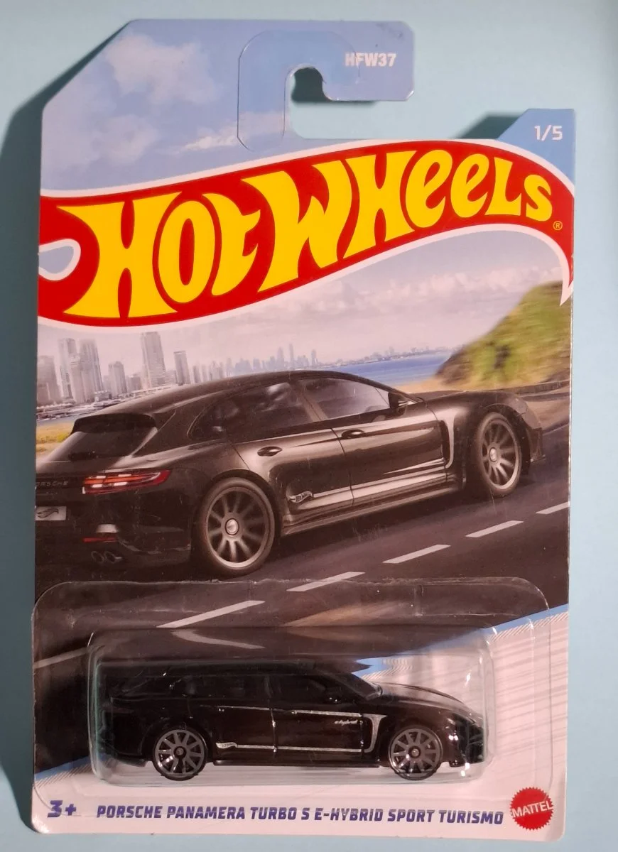 Hot Wheels PORSCHE PANAMERA TURBO S E-HYBRID SPORT TURSIMO 1:64