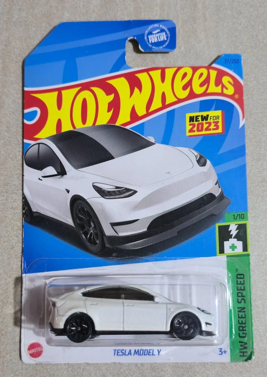Hot Wheels Tesla Model Y 1:64