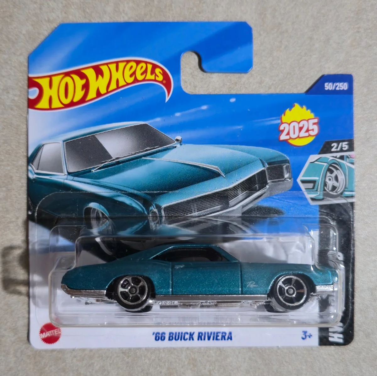 Hot Wheels '66 Buick Riviera 1:64