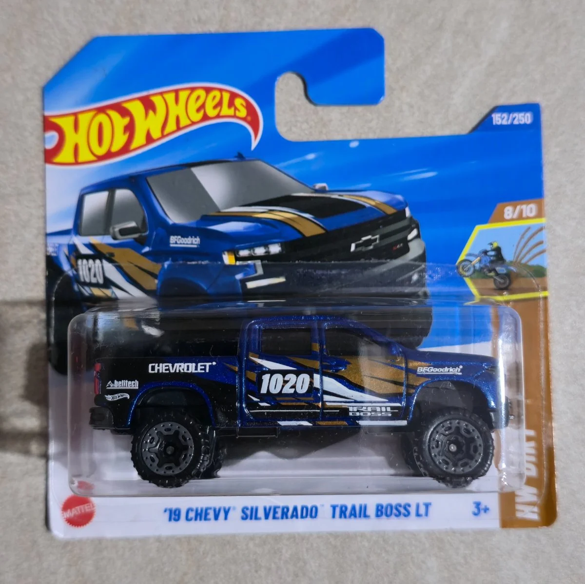 Hot Wheels '19 Chevy Silverado Trail Boss LT 1:64
