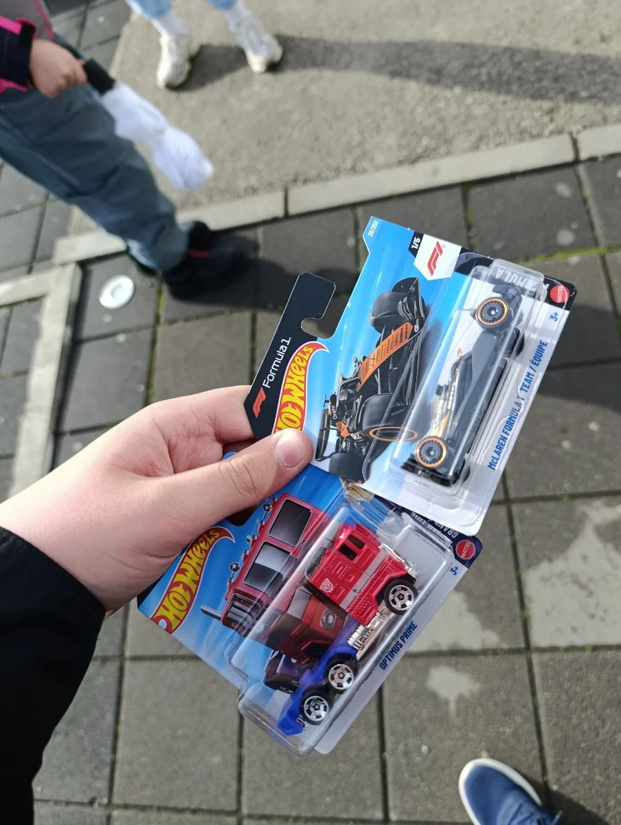 Hot Wheels Optimus Prime i Mclraen F1 1:64