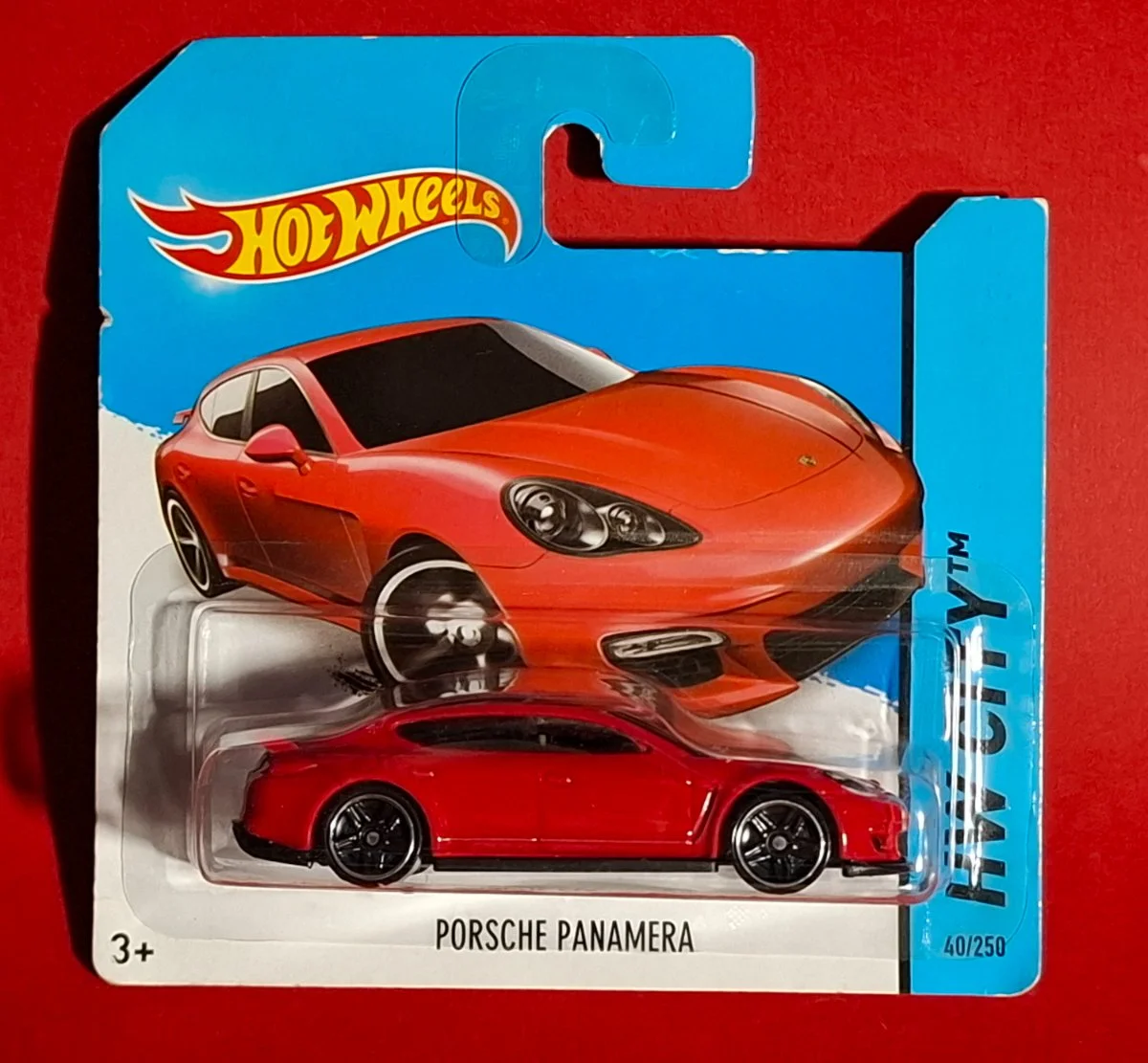 Hot Wheels PORSCHE PANAMERA 1:64