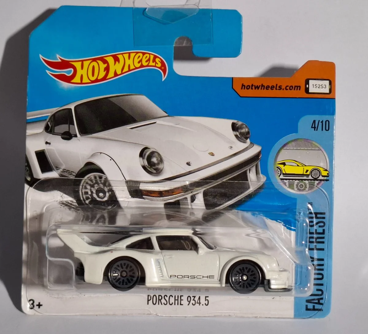 Hot Wheels PORSCHE 934.5 1:64