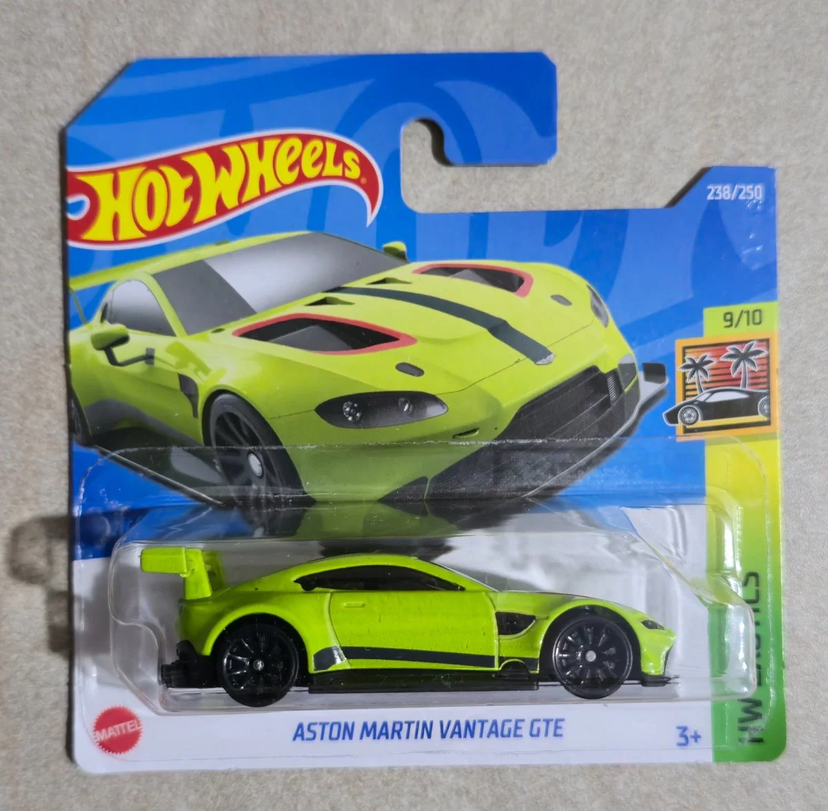 Hot Wheels Aston Martin Vantage GTE  1:64