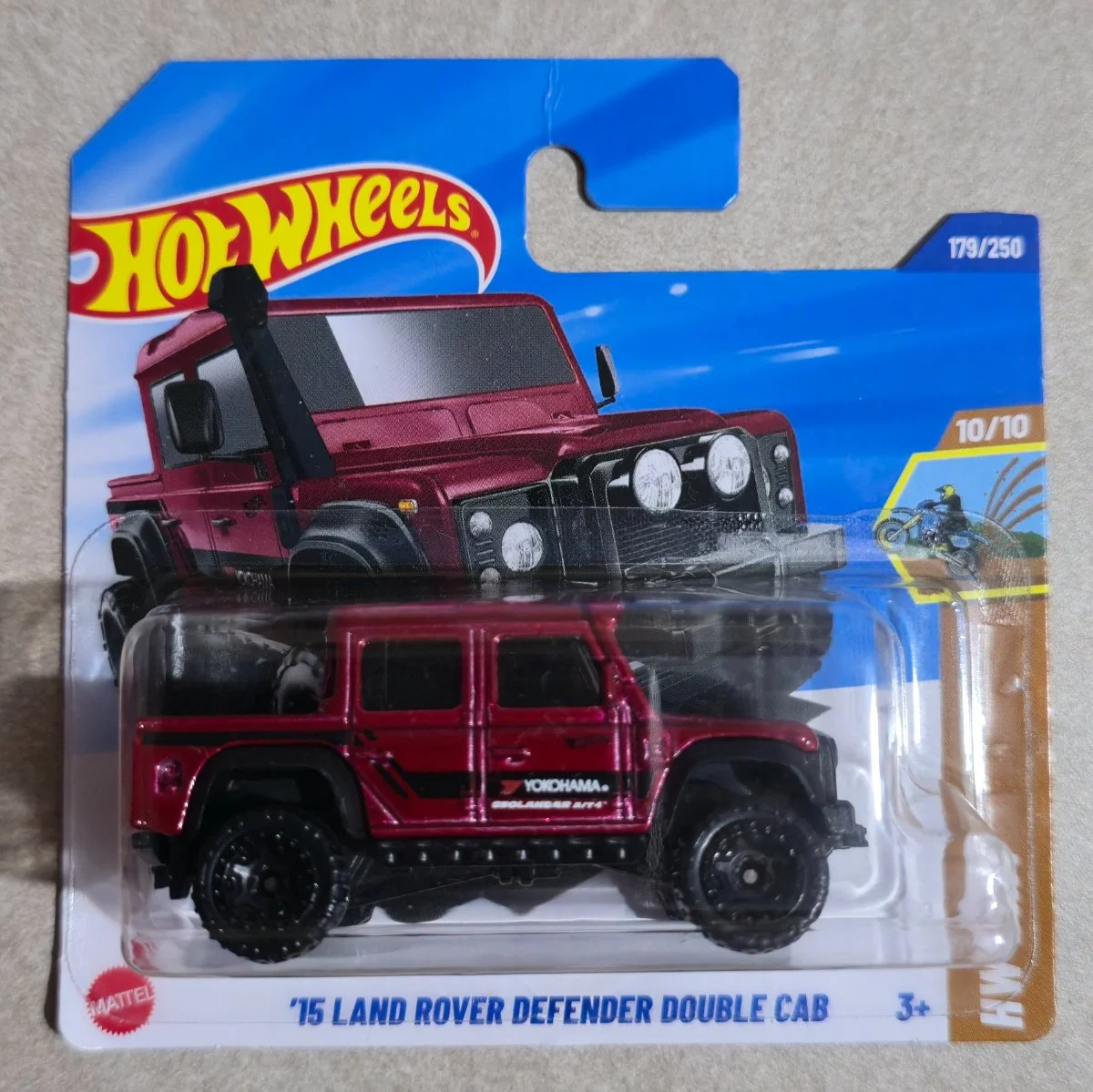 Hot Wheels '15 Land Rover Defender Double Cab 1:64