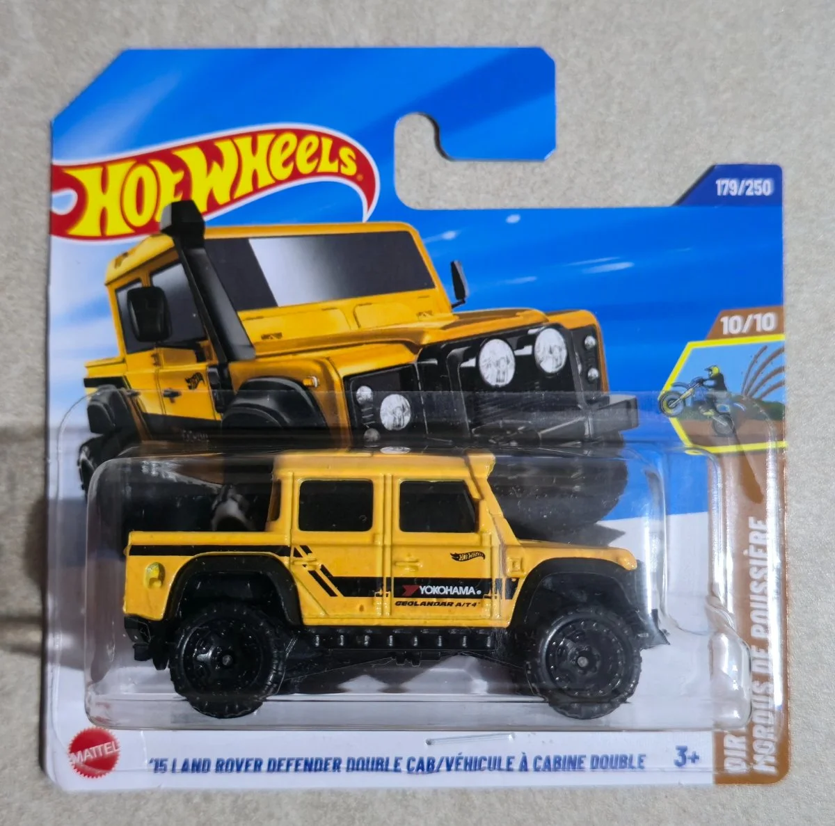 Hot Wheels '15 Land Rover Defender Double Cab 1:64