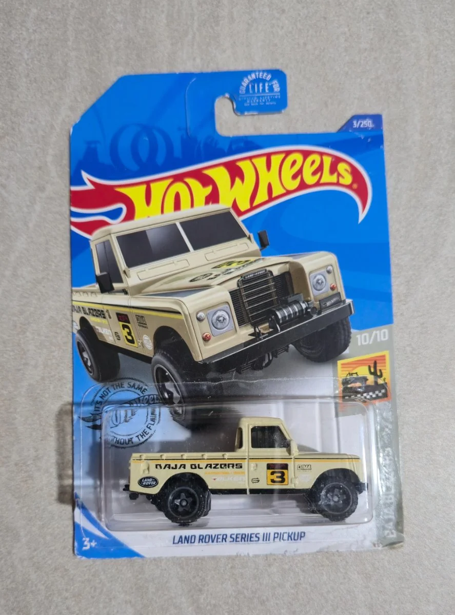 Hot Wheels Land Rover Series III Pickup 1:64