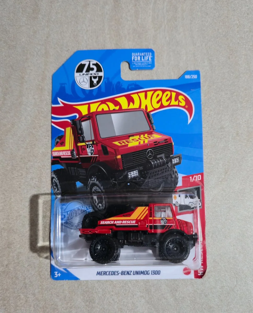 Hot Wheels Mercedes-Benz Unimog 1300 1:64