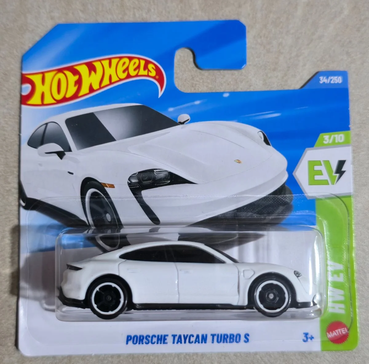 Hot Wheels Porsche Taycan Turbo S 1:64