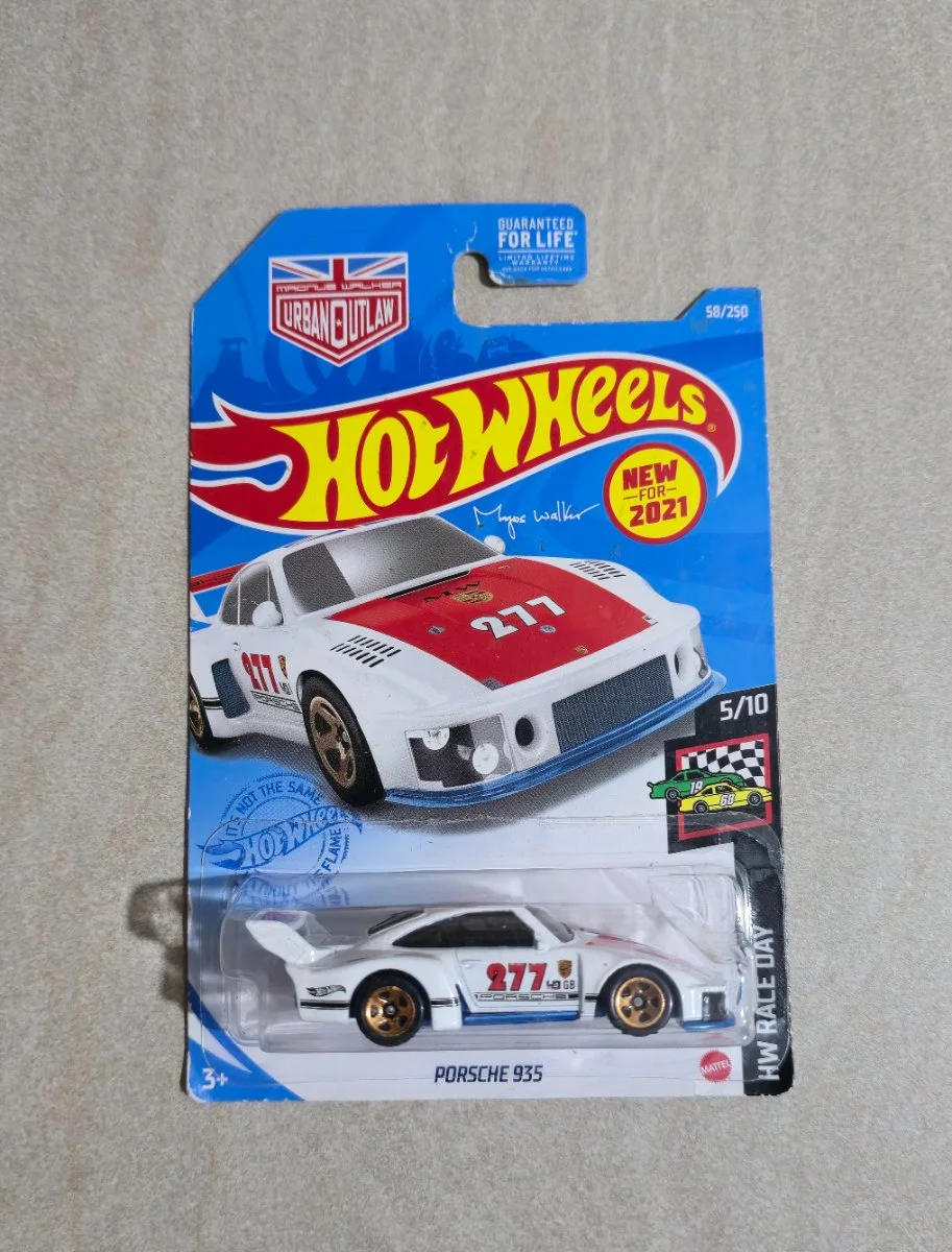 Hot Wheels Porsche 935  1:64