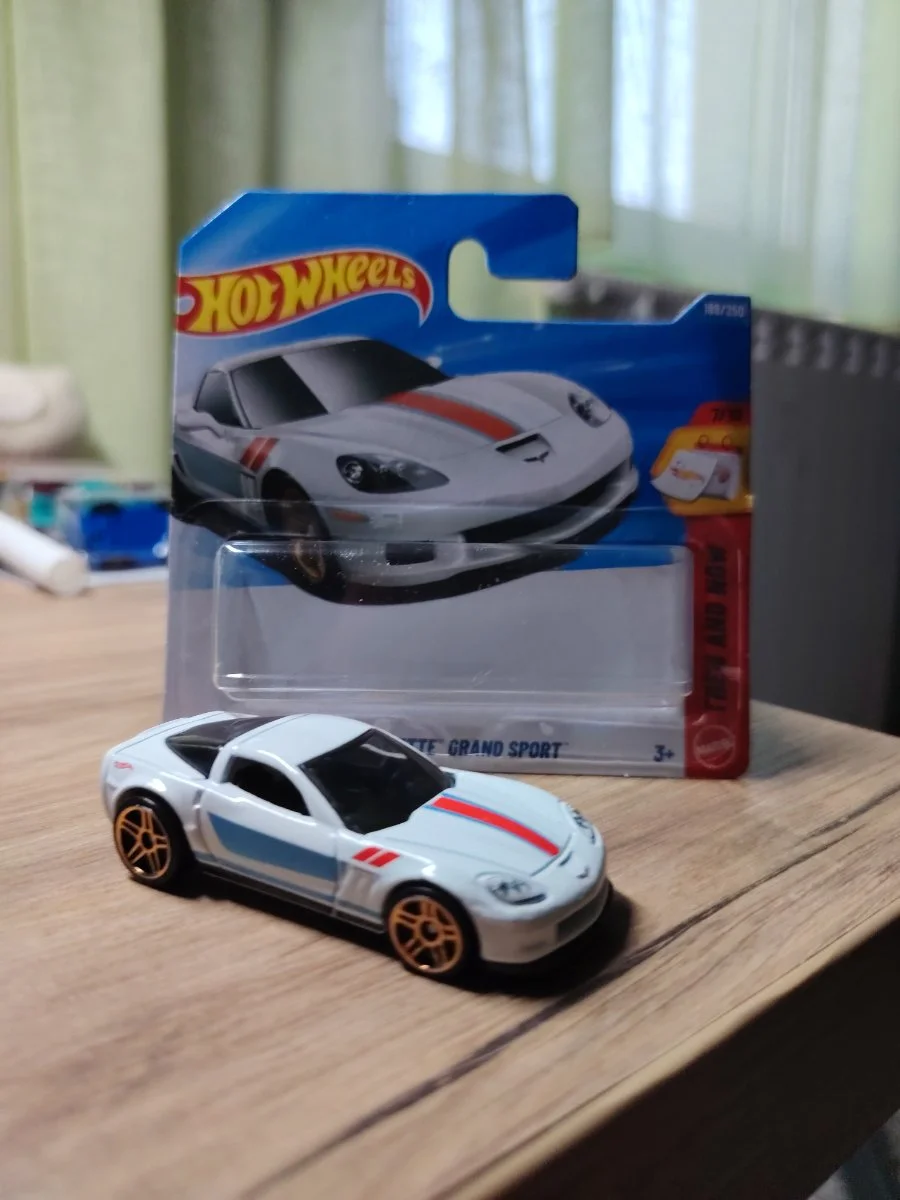Hot Wheels Corvette Grand Sport  1:64