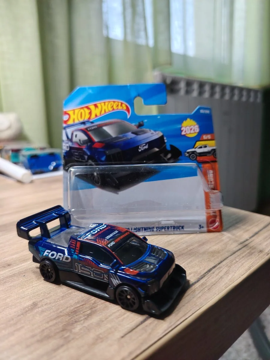 Hot Wheels Ford F-150 Lightning Supertruck 1:64