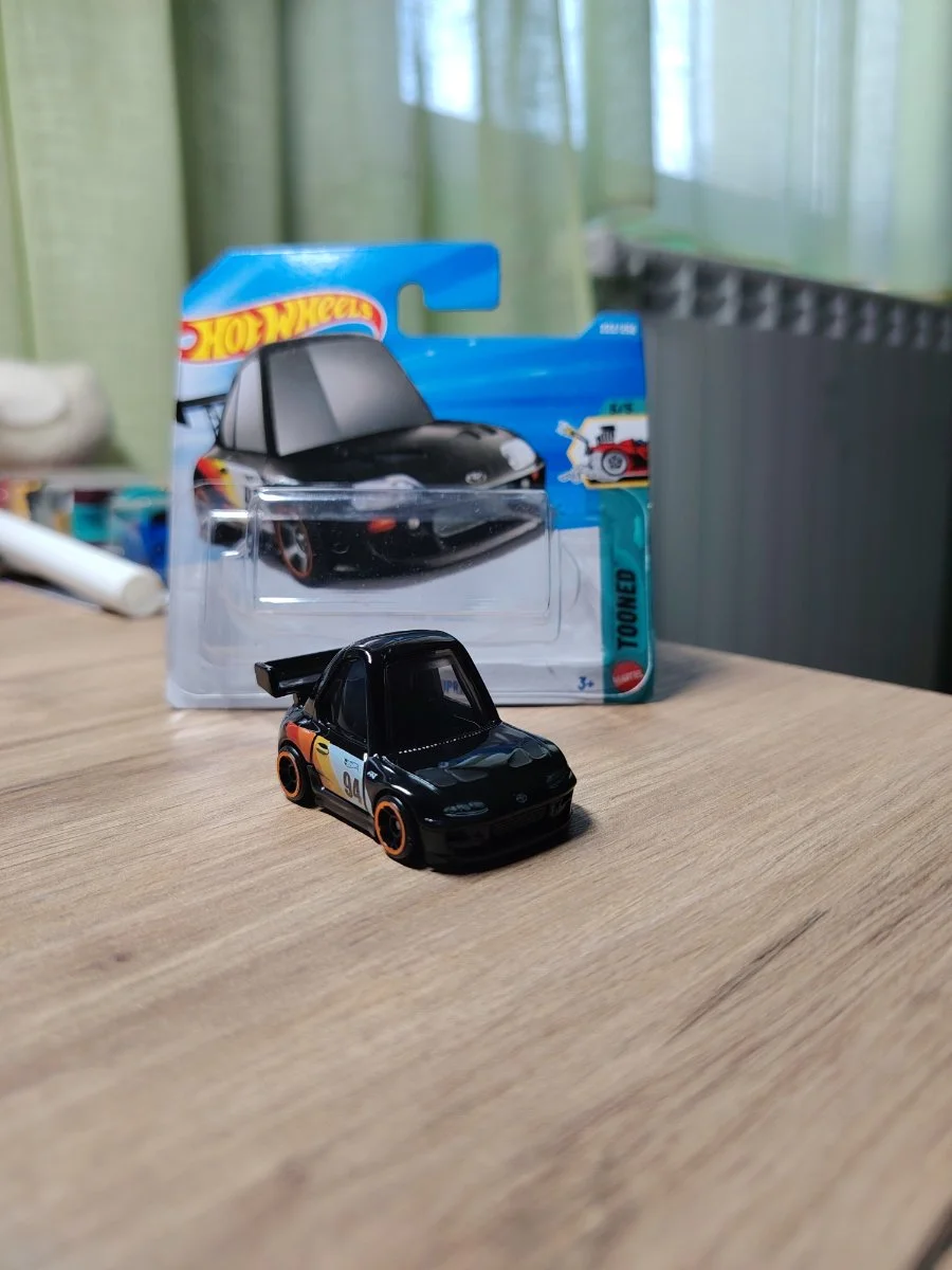 Hot Wheels Toyota Supra  1:64
