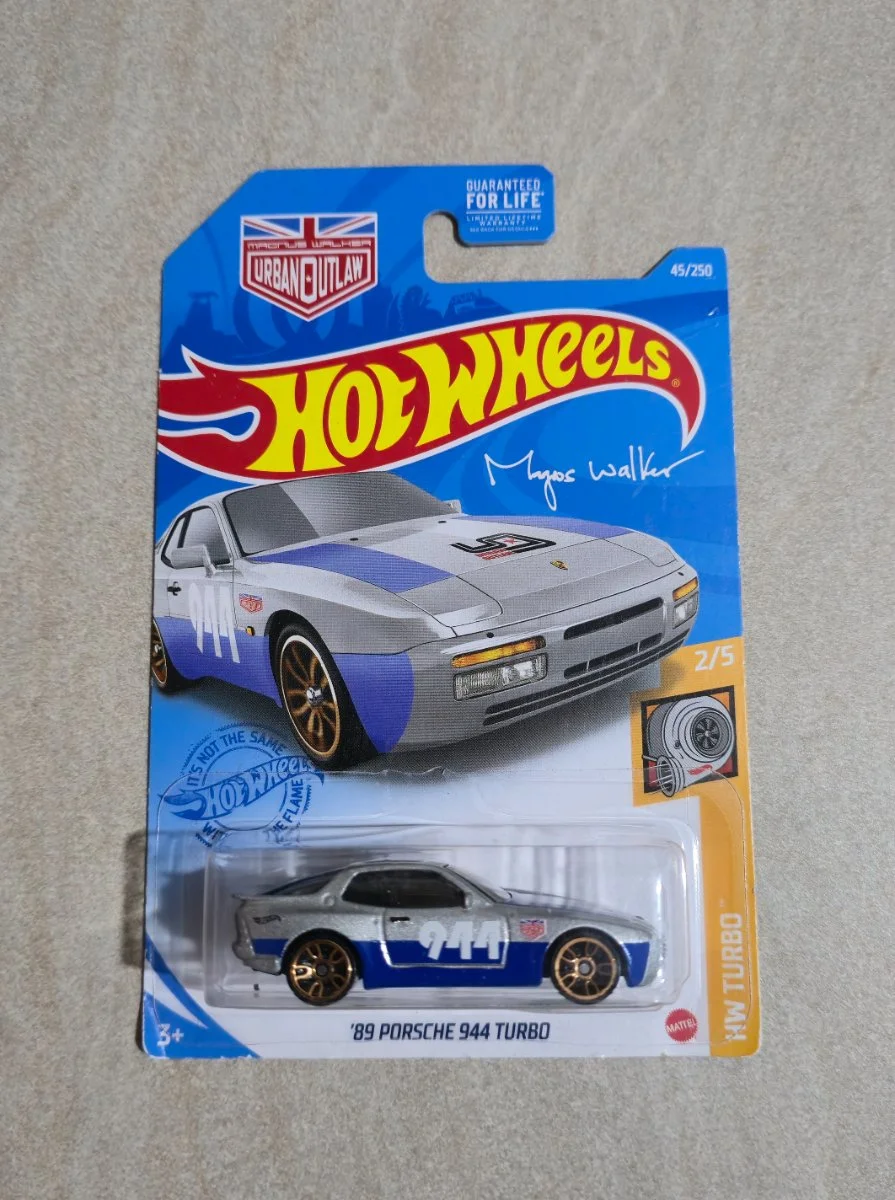 Hot Wheels '89 Porsche 944 Turbo 1:64