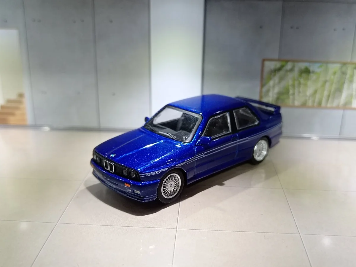 Mini GT BMW M3 E30 Alpina B6 3.5S 1:64