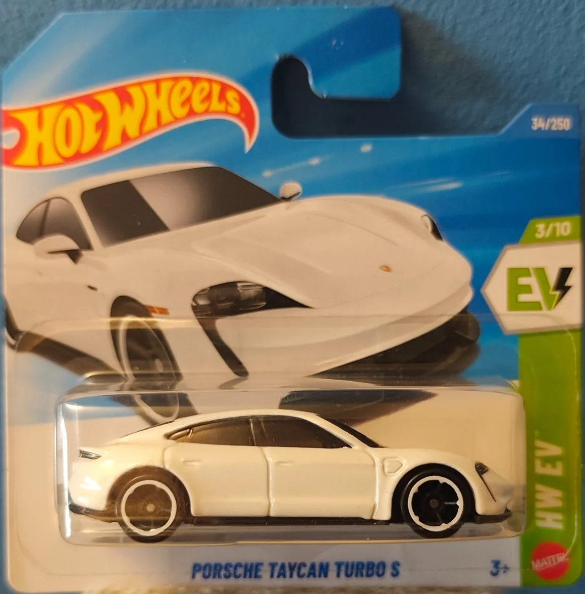 Hot Wheels Porsche Taycan Turbo S 1:64