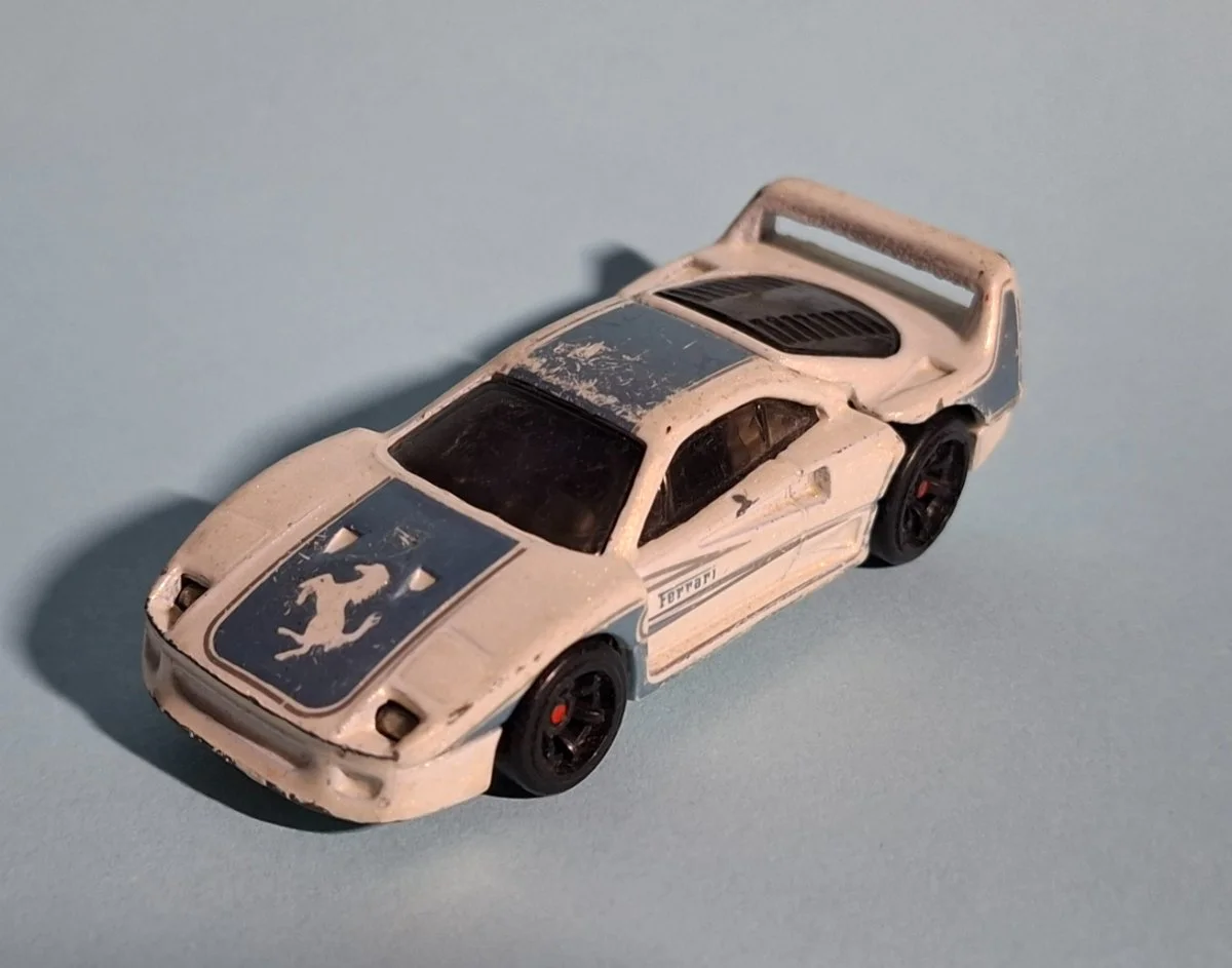 Hot Wheels FERRARI F40  1:64