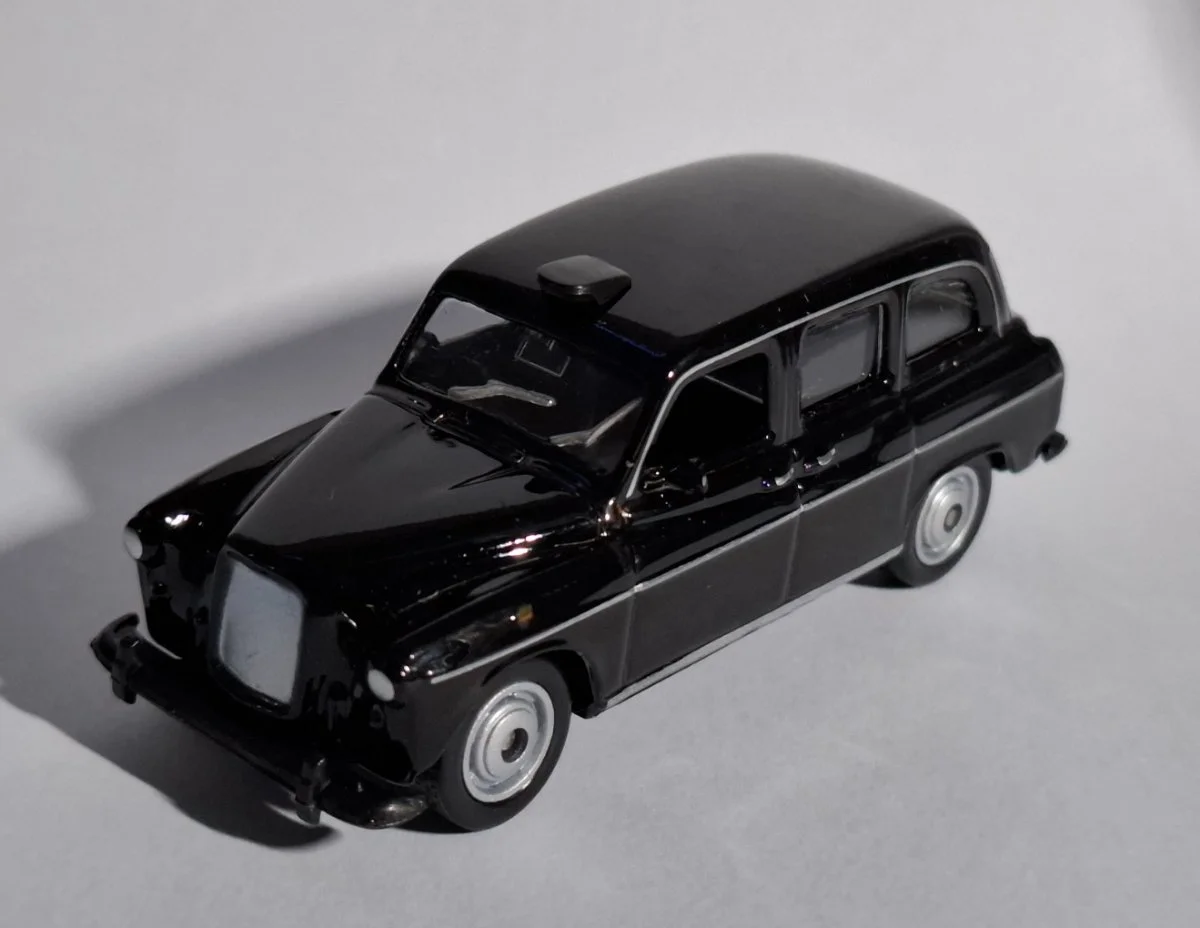 Welly AUSTIN FX4 LONDON TAXI 1:64