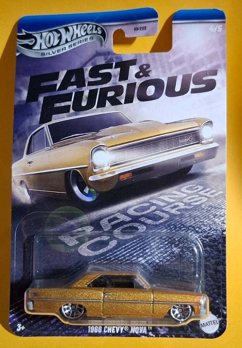 Hot Wheels 1966 CHEVY NOVA 1:64