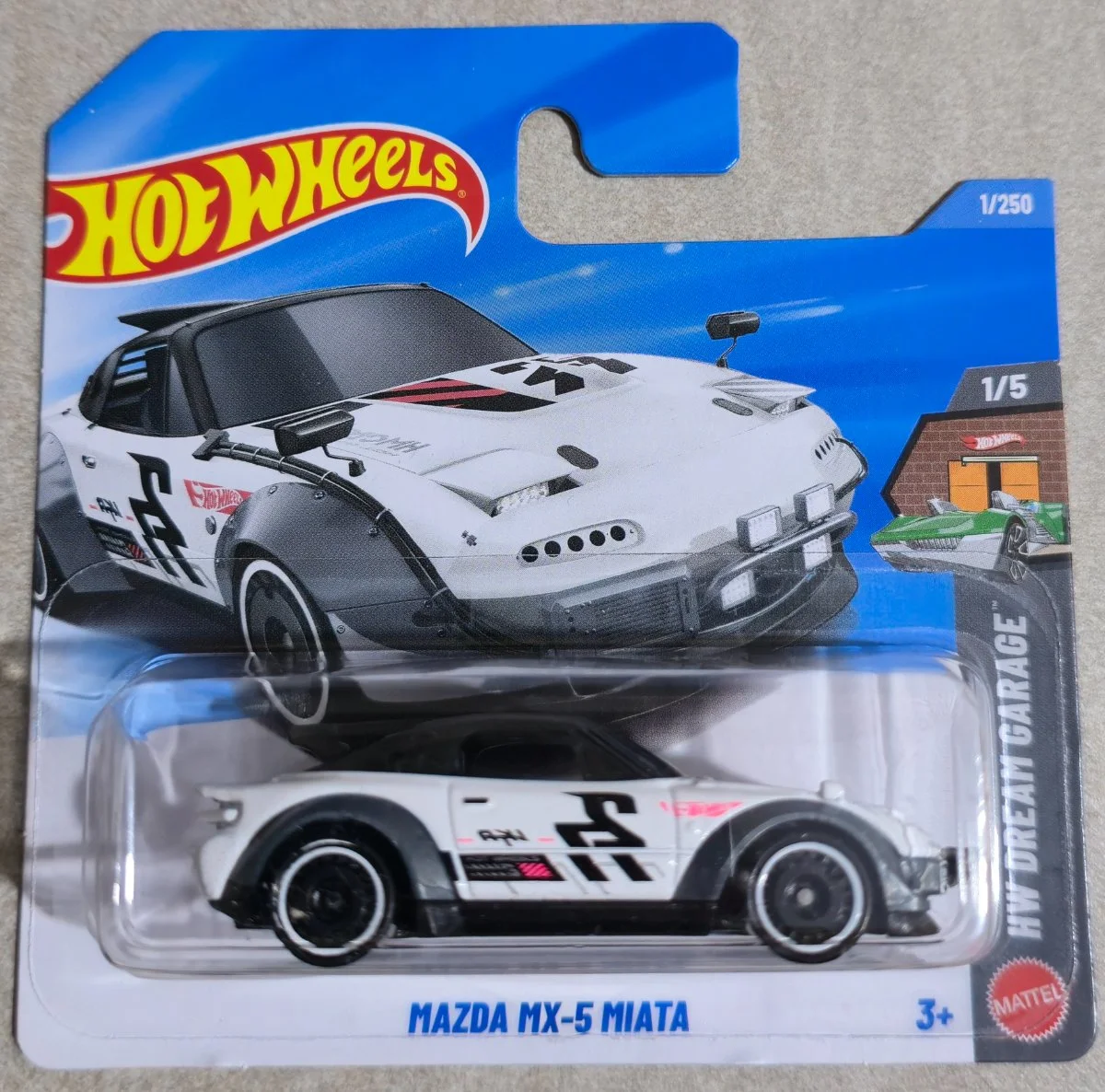 Hot Wheels Mazda MX-5 Miata 1:64