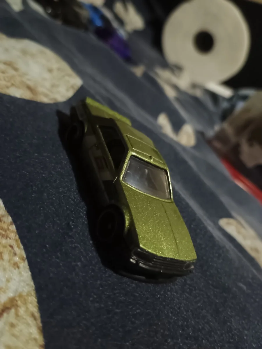 Hot Wheels Nissan Skyline R30 1:64