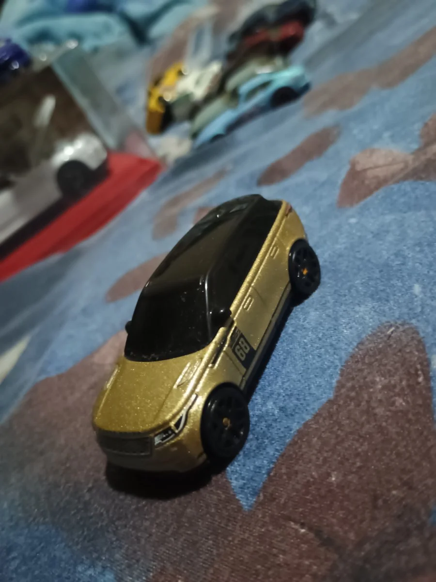 Hot Wheels Range Rover velar  1:64