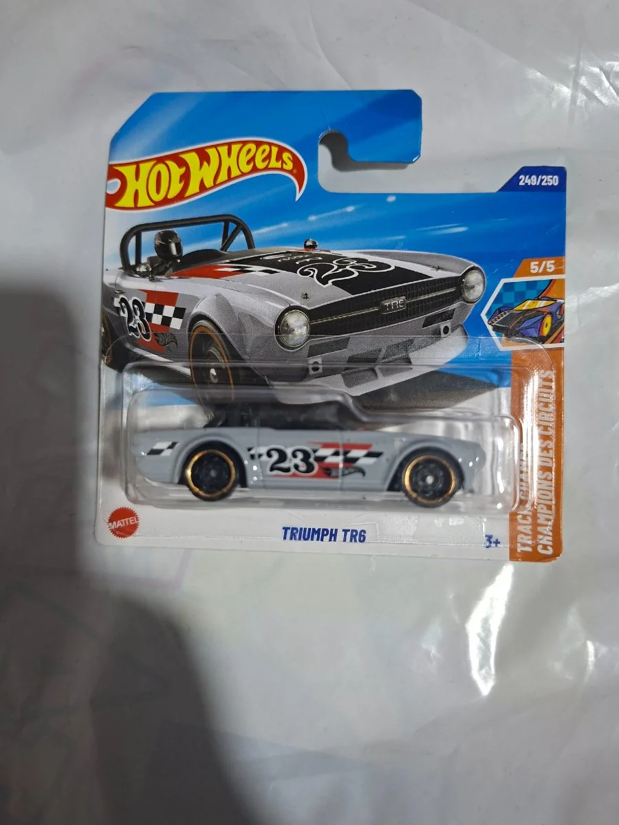 Hot Wheels Triumph TR6 1:64