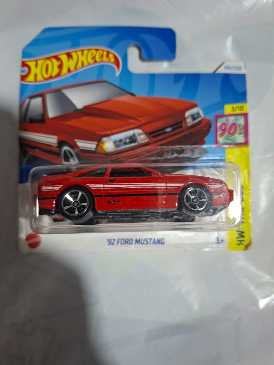 Hot Wheels '92 Ford Mustang 1:64