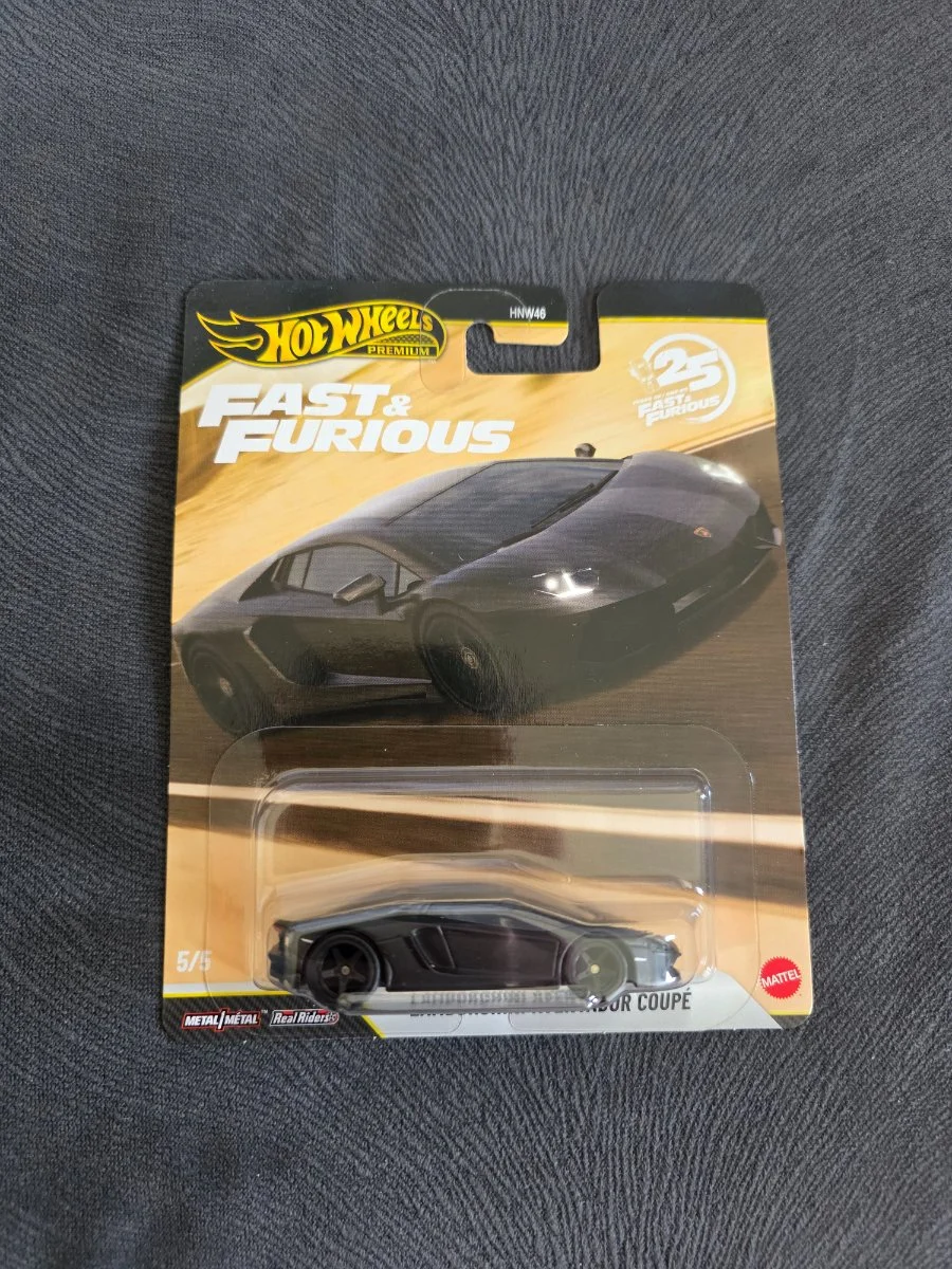 Hot Wheels Hot Wheels Premium Lamborghini Aventador Coupe 1:64