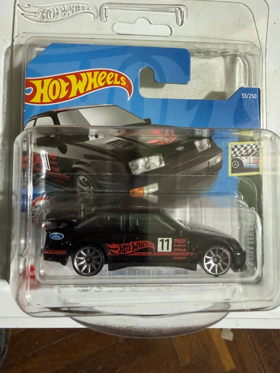 Hot Wheels 87 ford sierra cosworth 1:64